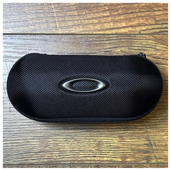 Oakley Soft Vault Zip Around Sunglass Case - Picture 2 of 7